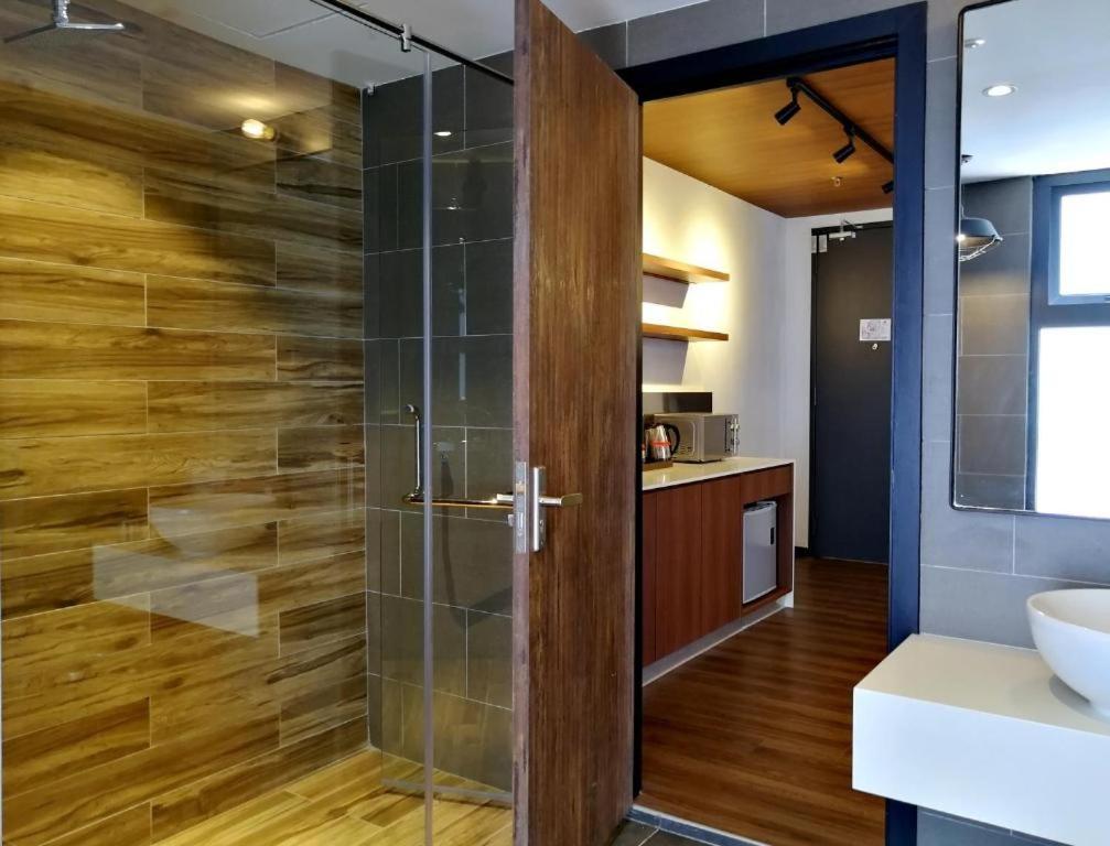 Exclusive Business Suite @ M Summit 191 George Town Exterior photo